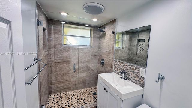 1400 N 70th Way 1, Hollywood, FL 33024