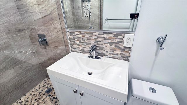 1400 N 70th Way 1, Hollywood, FL 33024