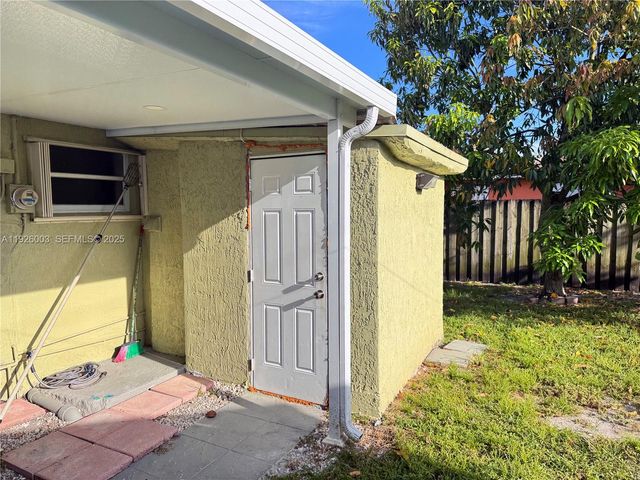 1400 N 70th Way 1, Hollywood, FL 33024