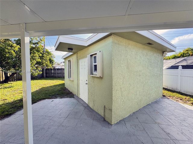 1400 N 70th Way 1, Hollywood, FL 33024