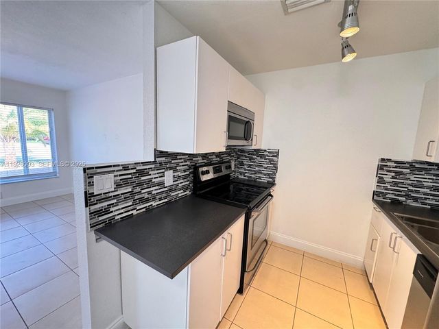 1400 N 70th Way 1, Hollywood, FL 33024