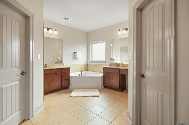 8725 Sandpiper Street, Denham Springs, LA 70706