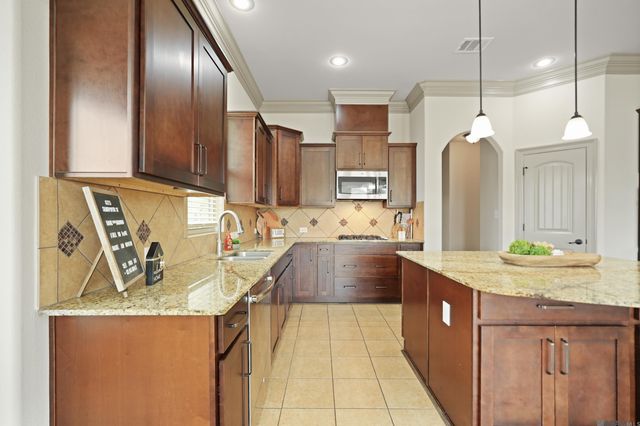 8725 Sandpiper Street, Denham Springs, LA 70706