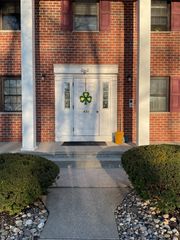 430 Somerset Drive F, Pearl River, NY 10965