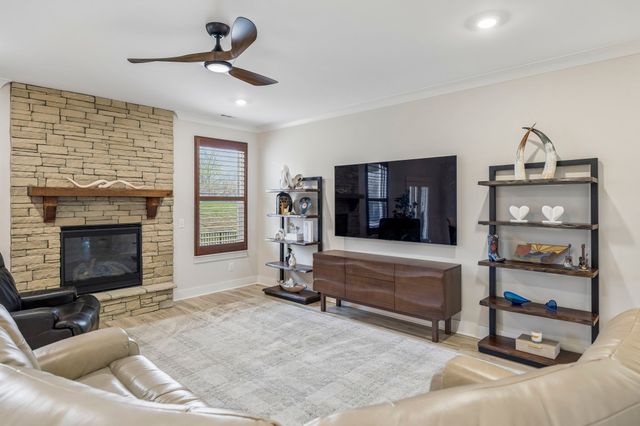 837 Odell Dr, White House, TN 37188