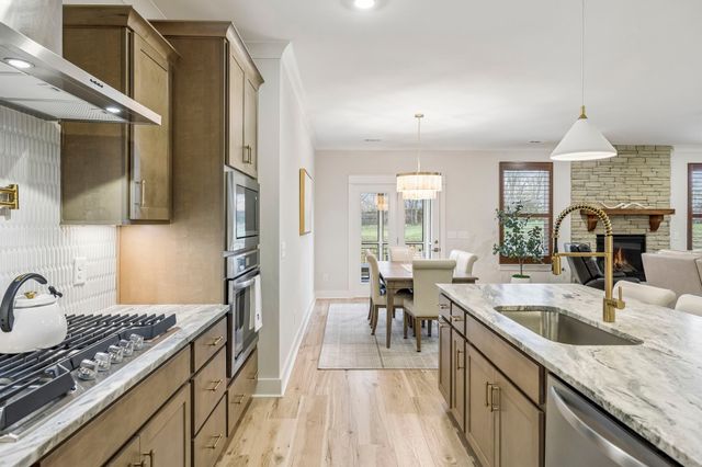 837 Odell Dr, White House, TN 37188