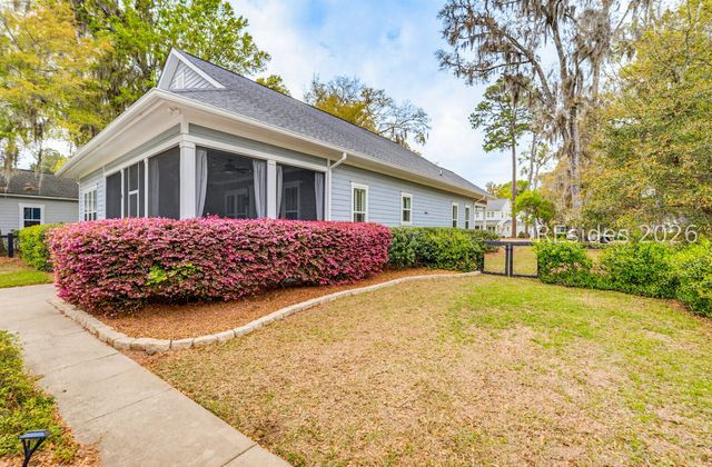 15 Carter Oaks Dr, Beaufort, SC 29907