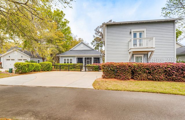 15 Carter Oaks Dr, Beaufort, SC 29907