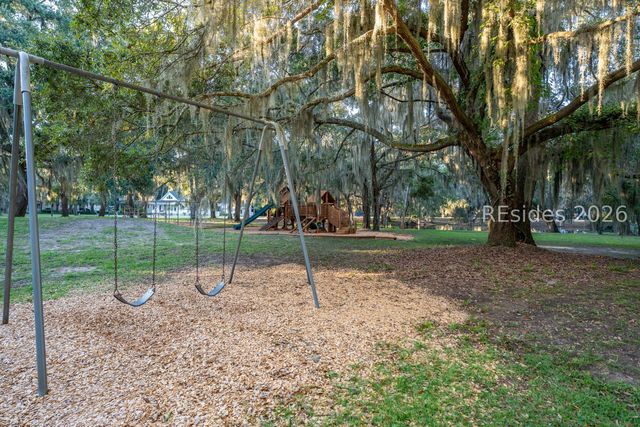 15 Carter Oaks Dr, Beaufort, SC 29907