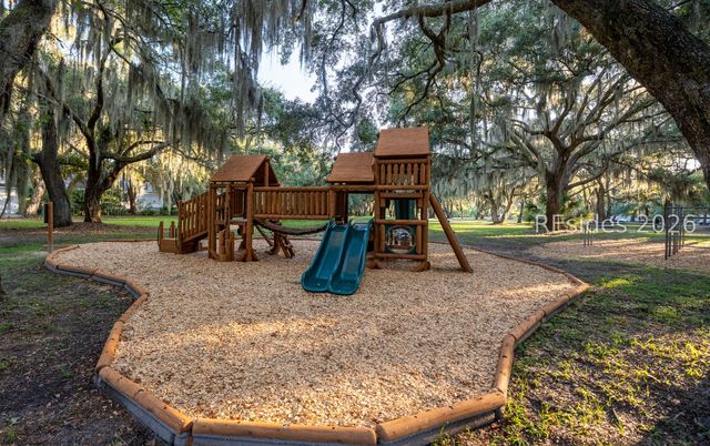 15 Carter Oaks Dr, Beaufort, SC 29907