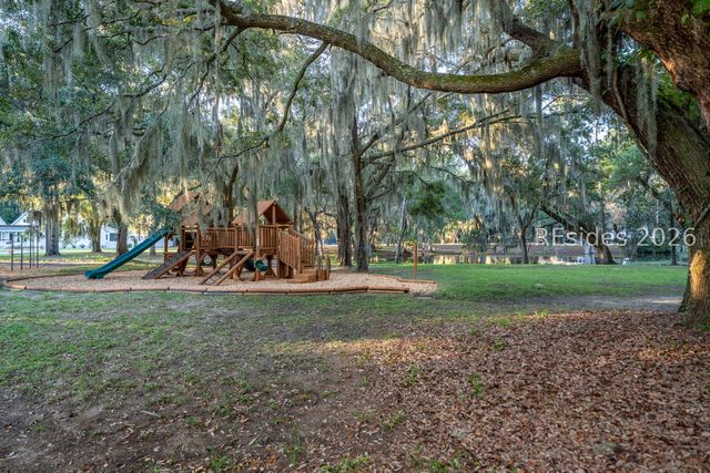 15 Carter Oaks Dr, Beaufort, SC 29907