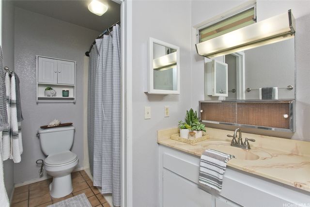 98-1392 Koaheahe Place 16153, Pearl City, HI 96782