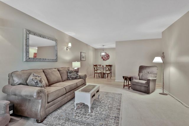 2800 Hamline Avenue N 241, Roseville, MN 55113