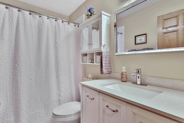 2800 Hamline Avenue N 241, Roseville, MN 55113