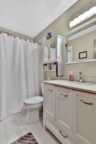 2800 Hamline Avenue N 241, Roseville, MN 55113
