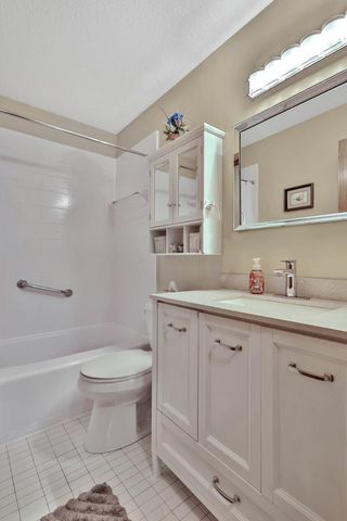 2800 Hamline Avenue N 241, Roseville, MN 55113