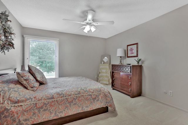 2800 Hamline Avenue N 241, Roseville, MN 55113