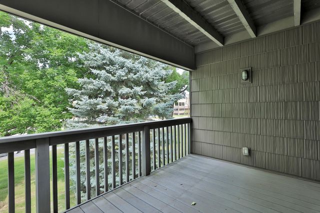 2800 Hamline Avenue N 241, Roseville, MN 55113