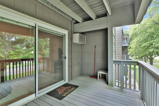 2800 Hamline Avenue N 241, Roseville, MN 55113