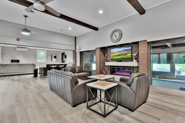 2800 Hamline Avenue N 241, Roseville, MN 55113