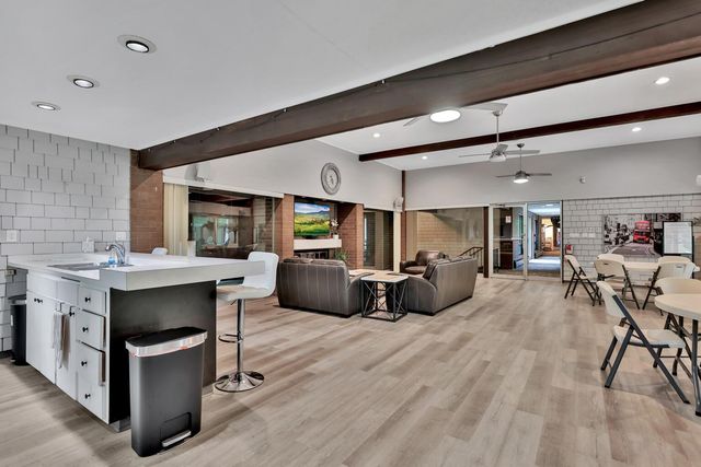 2800 Hamline Avenue N 241, Roseville, MN 55113