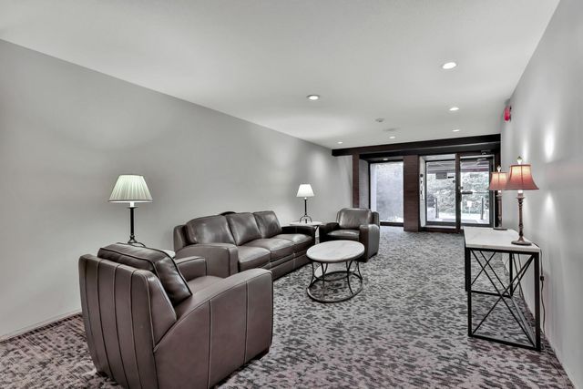 2800 Hamline Avenue N 241, Roseville, MN 55113