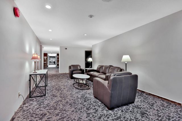 2800 Hamline Avenue N 241, Roseville, MN 55113