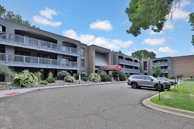 2800 Hamline Avenue N 241, Roseville, MN 55113