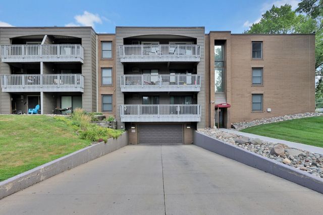 2800 Hamline Avenue N 241, Roseville, MN 55113
