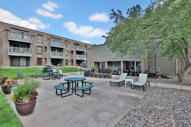 2800 Hamline Avenue N 241, Roseville, MN 55113