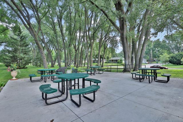 2800 Hamline Avenue N 241, Roseville, MN 55113