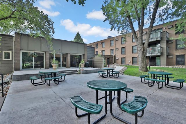 2800 Hamline Avenue N 241, Roseville, MN 55113