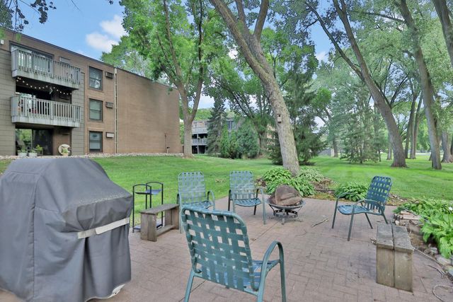 2800 Hamline Avenue N 241, Roseville, MN 55113