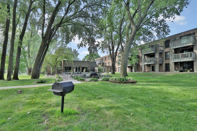 2800 Hamline Avenue N 241, Roseville, MN 55113