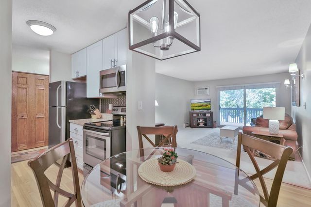 2800 Hamline Avenue N 241, Roseville, MN 55113