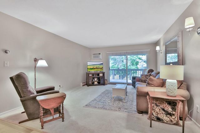 2800 Hamline Avenue N 241, Roseville, MN 55113