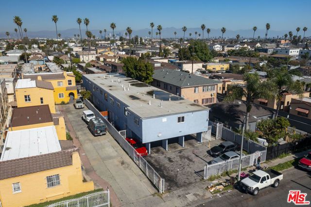 921 W 82nd Street, Los Angeles, CA 90044