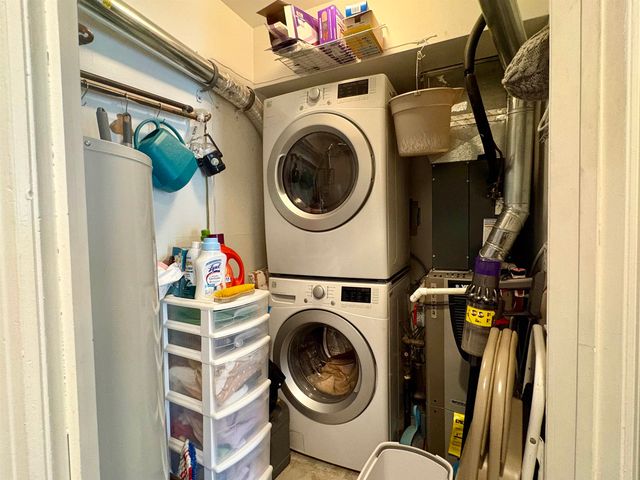 8 QUARTZ LANE, Paterson, NJ 07501