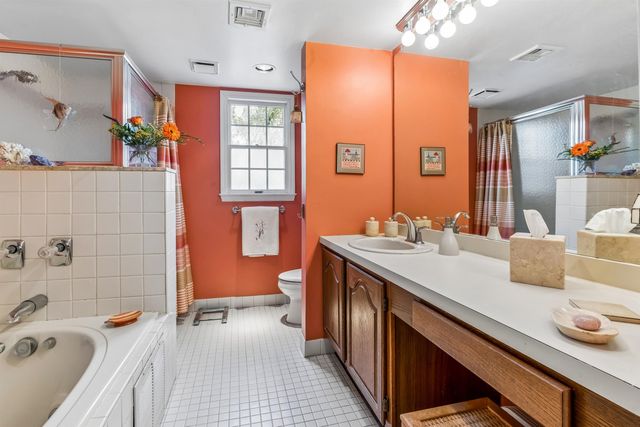 8 QUARTZ LANE, Paterson, NJ 07501