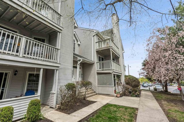 8 QUARTZ LANE, Paterson, NJ 07501