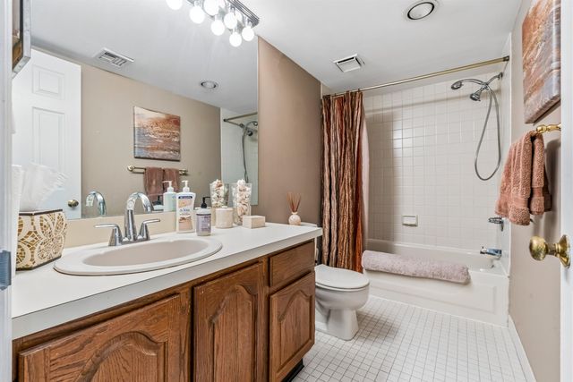 8 QUARTZ LANE, Paterson, NJ 07501