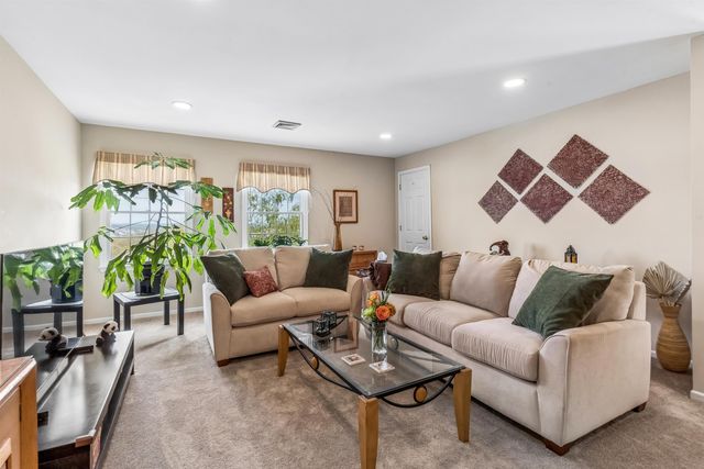 8 QUARTZ LANE, Paterson, NJ 07501