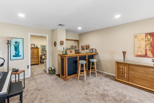 8 QUARTZ LANE, Paterson, NJ 07501