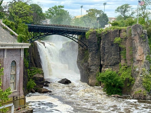 8 QUARTZ LANE, Paterson, NJ 07501