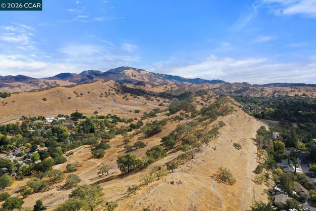 457 Summit Rd, Walnut Creek, CA 94598