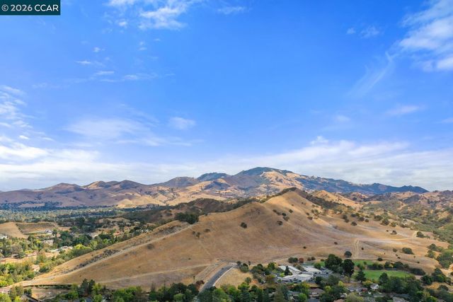 457 Summit Rd, Walnut Creek, CA 94598