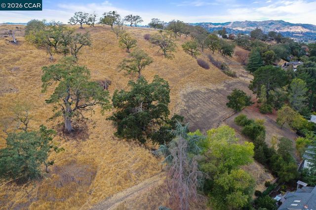 457 Summit Rd, Walnut Creek, CA 94598