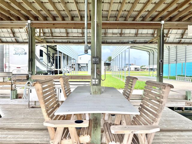 1222 Island Boulevard, Crystal Beach, TX 77650