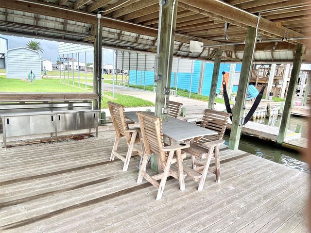 1222 Island Boulevard, Crystal Beach, TX 77650