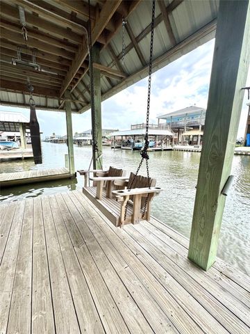 1222 Island Boulevard, Crystal Beach, TX 77650